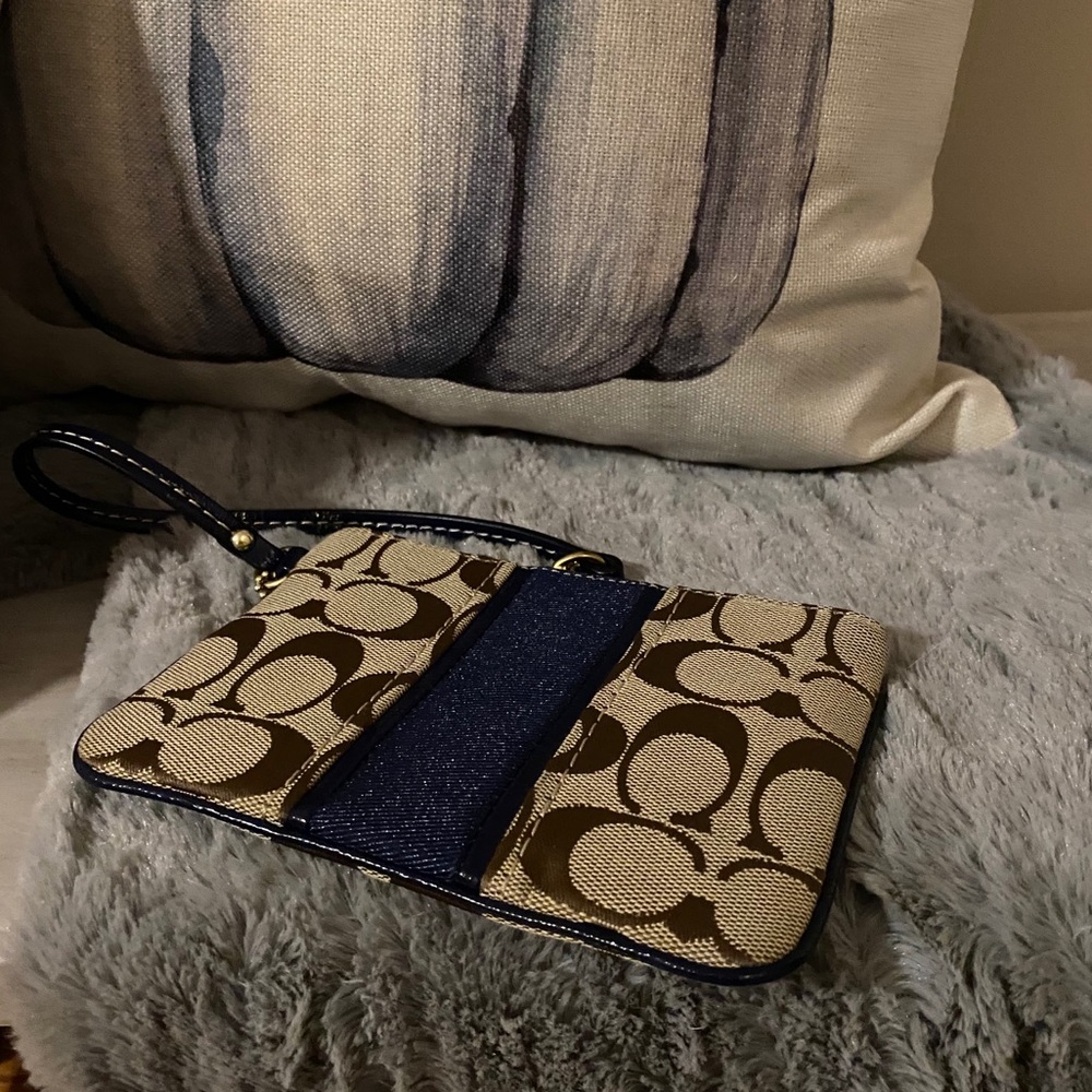 COACH - Zip Wristlet In Signature Canvas